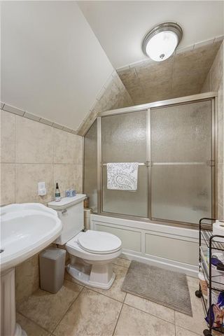 1303 Pembroke Lane, Topeka, KS 66604