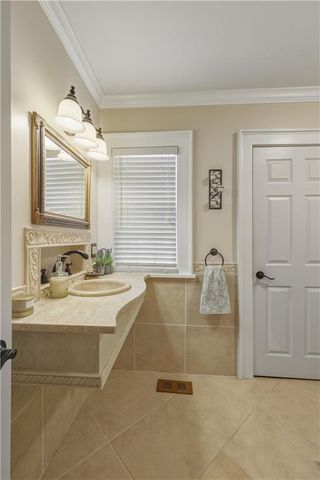 1303 Pembroke Lane, Topeka, KS 66604