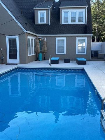 1303 Pembroke Lane, Topeka, KS 66604