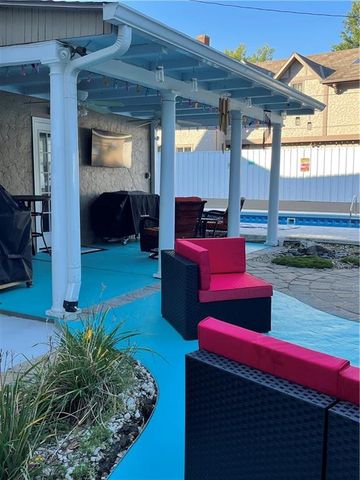 1303 Pembroke Lane, Topeka, KS 66604