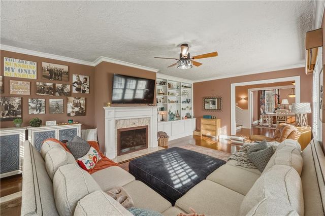 1303 Pembroke Lane, Topeka, KS 66604