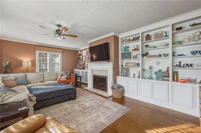 1303 Pembroke Lane, Topeka, KS 66604