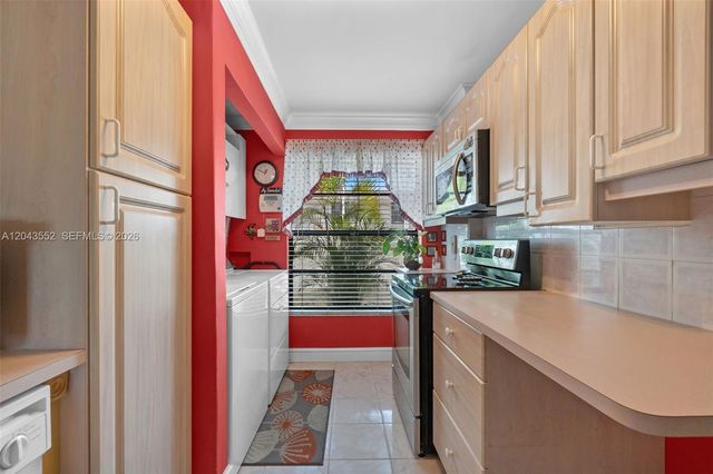 1121 NW 98th Terrace 119, Pembroke Pines, FL 33024