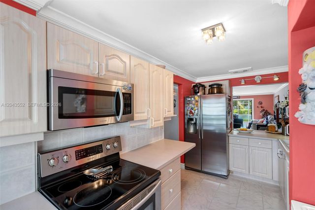 1121 NW 98th Terrace 119, Pembroke Pines, FL 33024