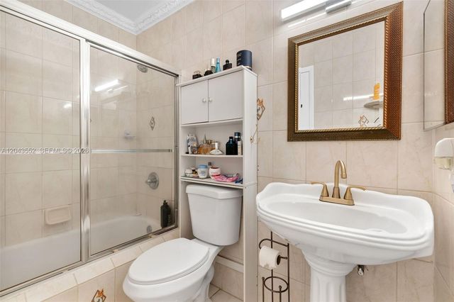 1121 NW 98th Terrace 119, Pembroke Pines, FL 33024