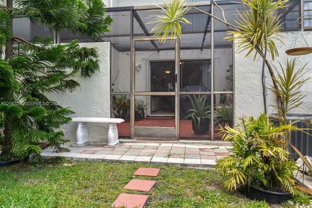 1121 NW 98th Terrace 119, Pembroke Pines, FL 33024