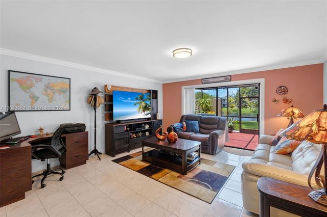 1121 NW 98th Terrace 119, Pembroke Pines, FL 33024