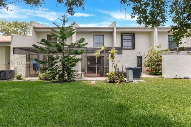 1121 NW 98th Terrace 119, Pembroke Pines, FL 33024