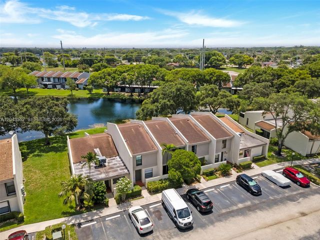 1121 NW 98th Terrace 119, Pembroke Pines, FL 33024