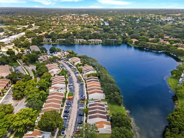 1121 NW 98th Terrace 119, Pembroke Pines, FL 33024