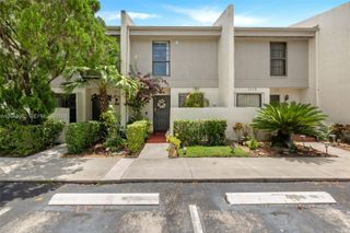 1121 NW 98th Terrace 119, Pembroke Pines, FL 33024