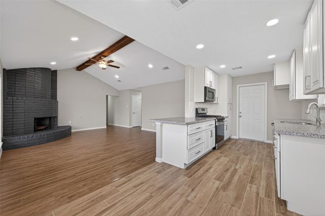 517 N Travis Street, Deer Park, TX 77536