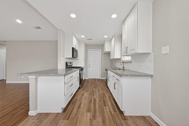 517 N Travis Street, Deer Park, TX 77536