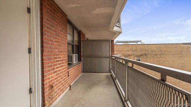 61-35 98th St 7G, Rego Park, NY 11374