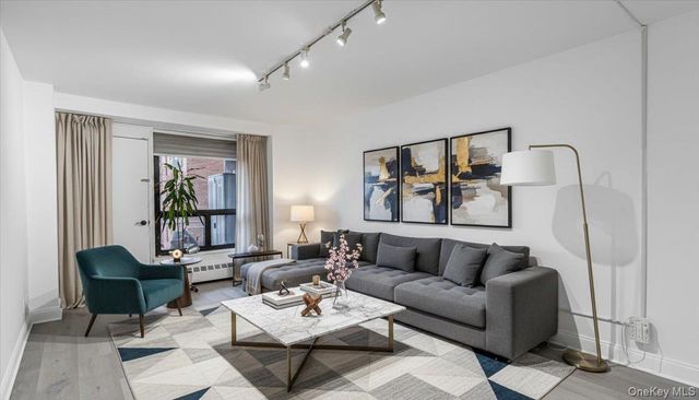 61-35 98th St 7G, Rego Park, NY 11374