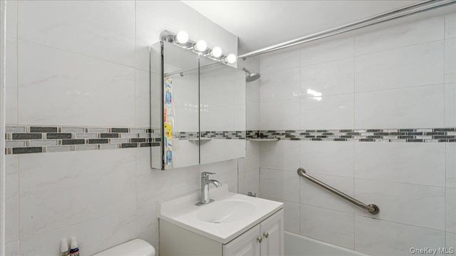 61-35 98th St 7G, Rego Park, NY 11374