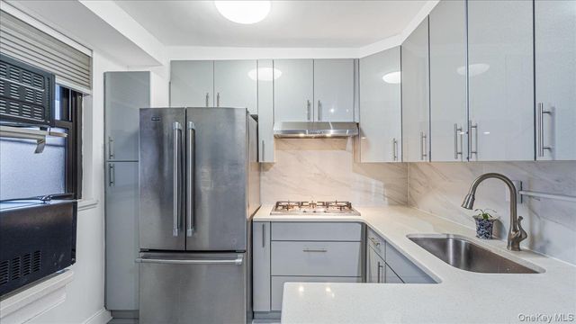 61-35 98th St 7G, Rego Park, NY 11374