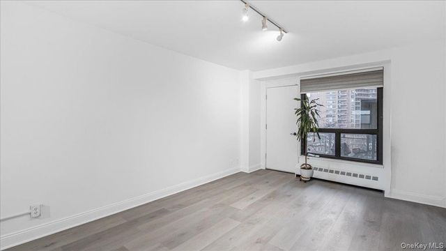 61-35 98th St 7G, Rego Park, NY 11374