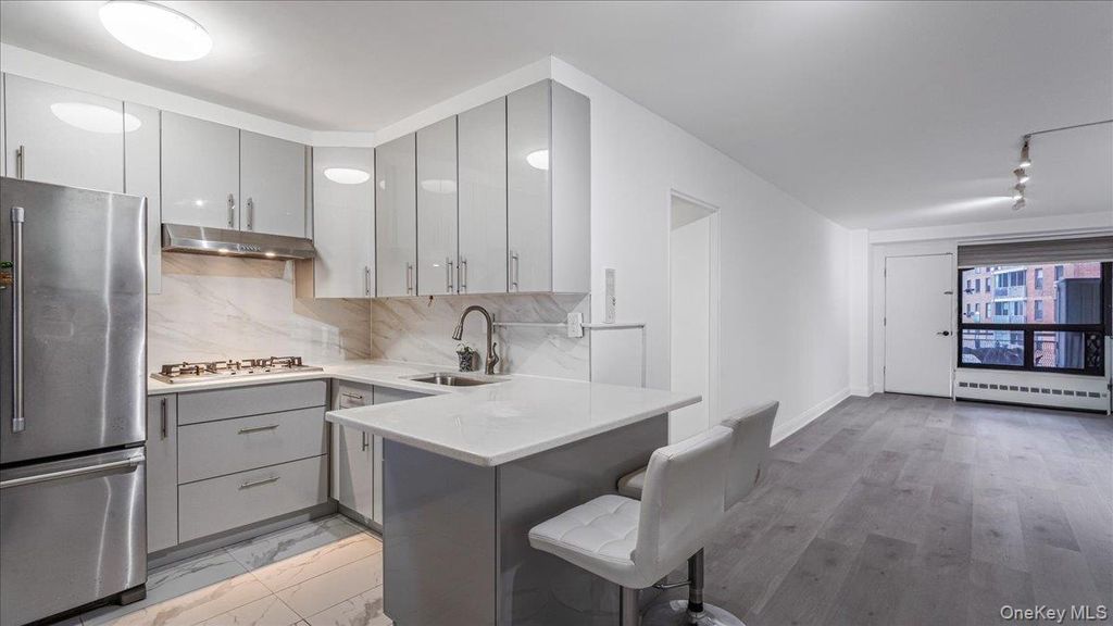 61-35 98th St 7G, Rego Park, NY 11374