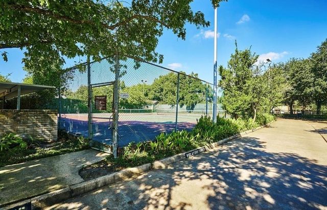 10047 Westpark Drive 72, Houston, TX 77042