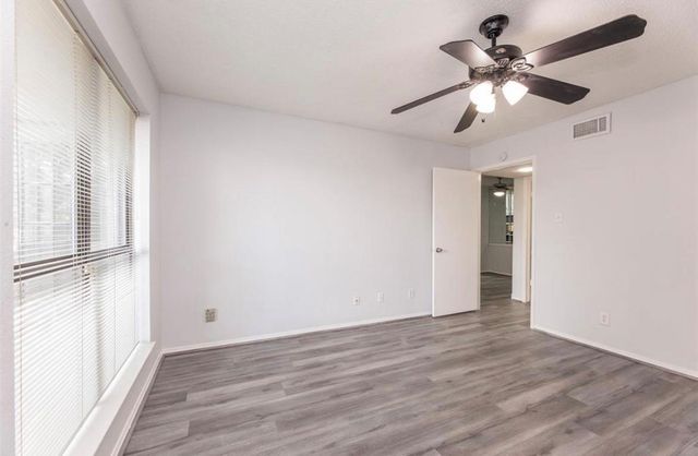 10047 Westpark Drive 72, Houston, TX 77042