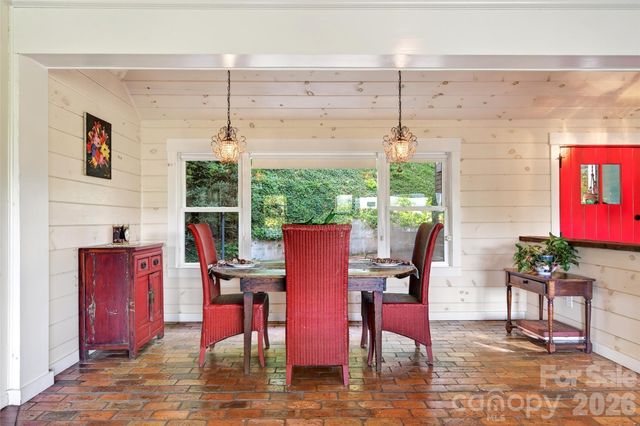 75 Old Lakey Gap Road, Black Mountain, NC 28711