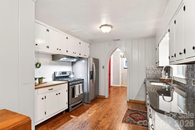 75 Old Lakey Gap Road, Black Mountain, NC 28711