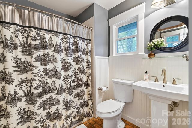 75 Old Lakey Gap Road, Black Mountain, NC 28711