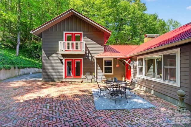 75 Old Lakey Gap Road, Black Mountain, NC 28711