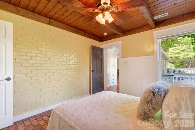 75 Old Lakey Gap Road, Black Mountain, NC 28711