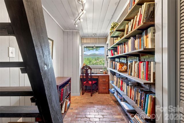 75 Old Lakey Gap Road, Black Mountain, NC 28711