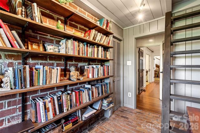 75 Old Lakey Gap Road, Black Mountain, NC 28711