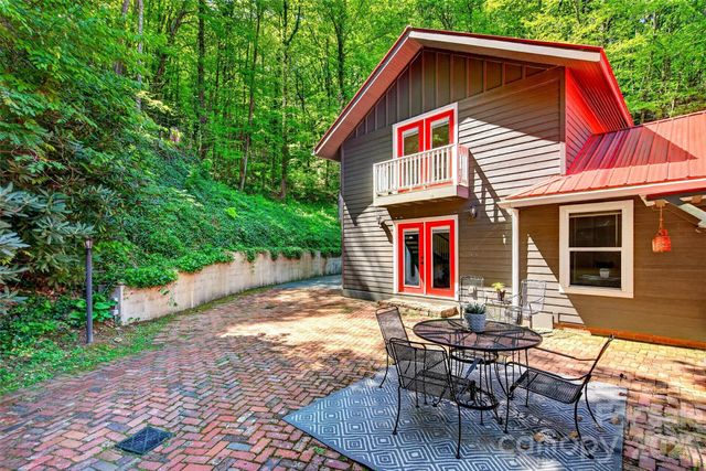 75 Old Lakey Gap Road, Black Mountain, NC 28711