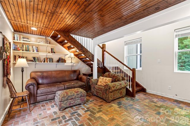 75 Old Lakey Gap Road, Black Mountain, NC 28711