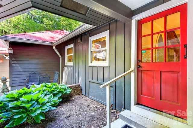 75 Old Lakey Gap Road, Black Mountain, NC 28711