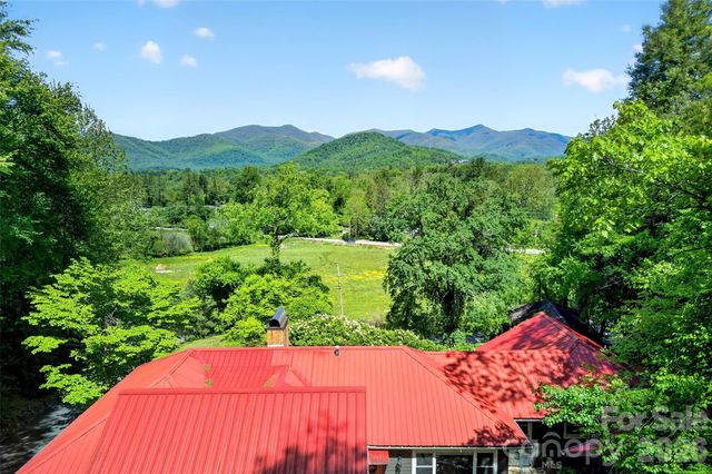 75 Old Lakey Gap Road, Black Mountain, NC 28711