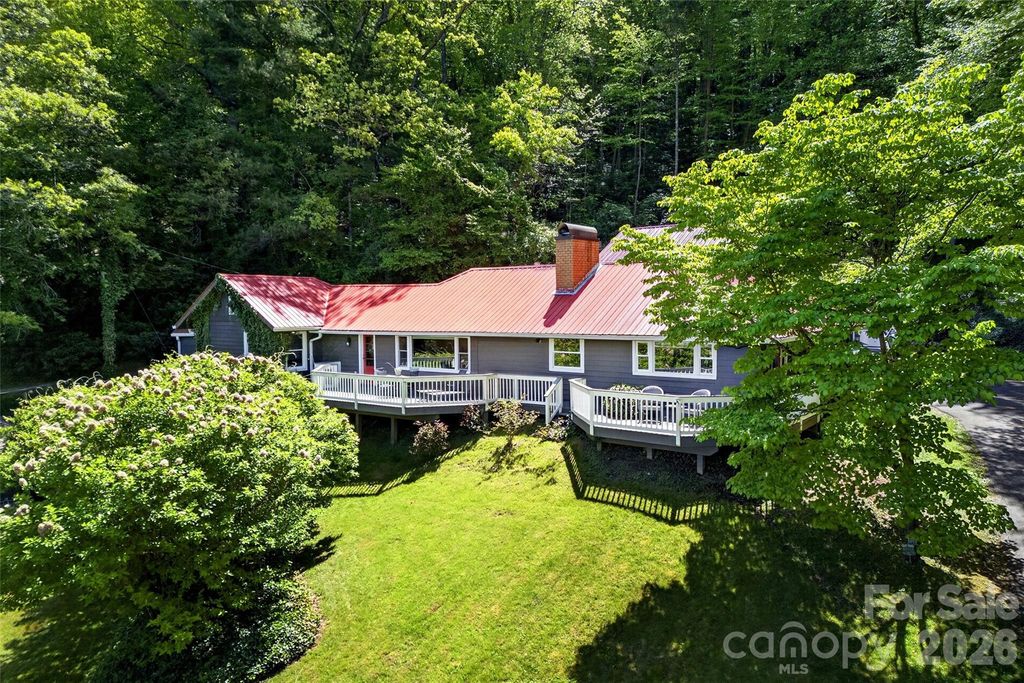 75 Old Lakey Gap Road, Black Mountain, NC 28711