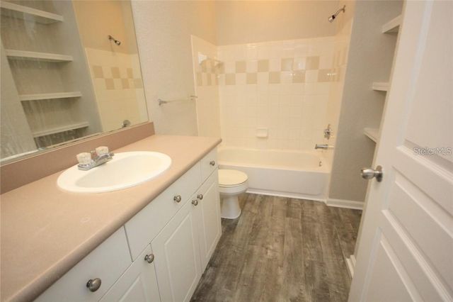 9401 CRESCENT LOOP CIRCLE 103, Tampa, FL 33619