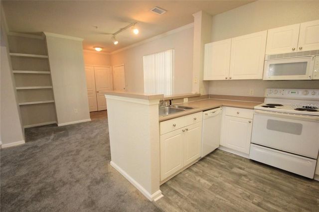 9401 CRESCENT LOOP CIRCLE 103, Tampa, FL 33619
