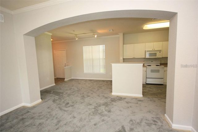 9401 CRESCENT LOOP CIRCLE 103, Tampa, FL 33619