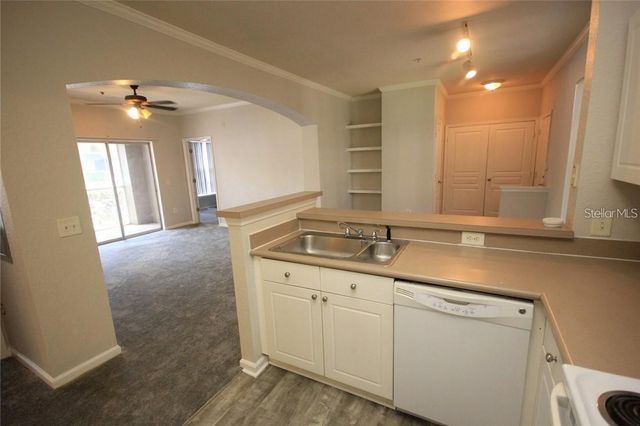 9401 CRESCENT LOOP CIRCLE 103, Tampa, FL 33619