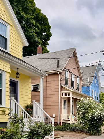 10 Mountain Ave, Somerville, MA 02143