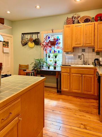 10 Mountain Ave, Somerville, MA 02143