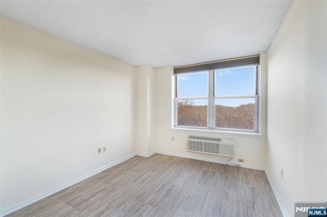 300 Main Street 811, Little Falls, NJ 07424