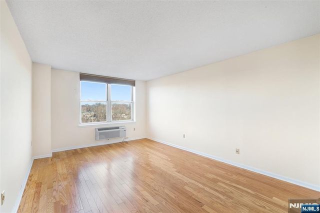 300 Main Street 811, Little Falls, NJ 07424