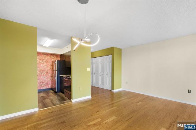 300 Main Street 811, Little Falls, NJ 07424