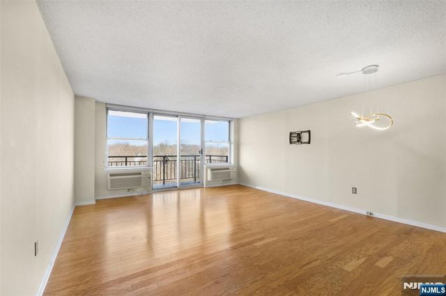 300 Main Street 811, Little Falls, NJ 07424