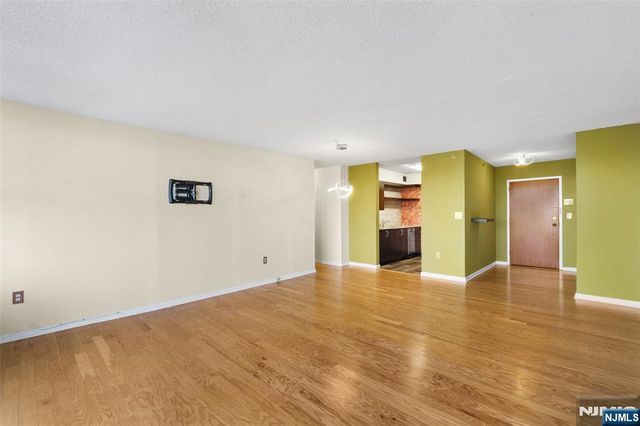 300 Main Street 811, Little Falls, NJ 07424