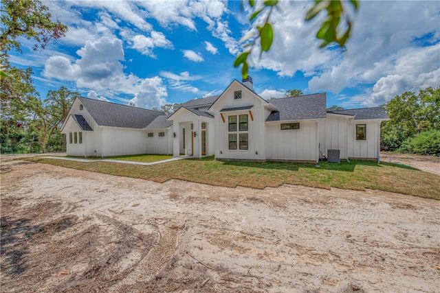 2438 Yorkshire, Franklin, TX 77856