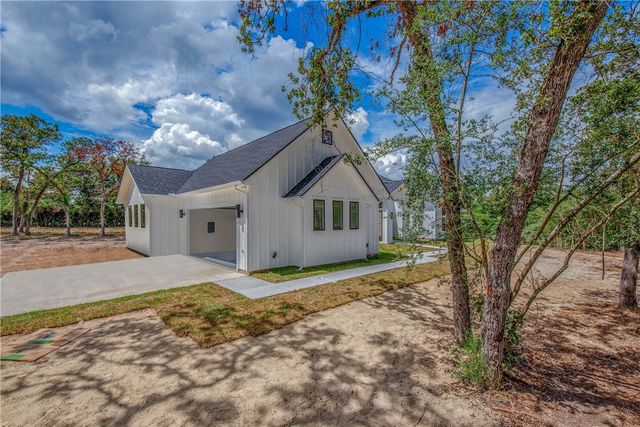 2438 Yorkshire, Franklin, TX 77856